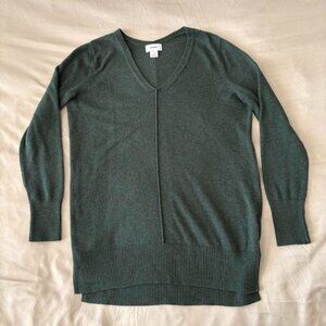 Old Navy Green V-neck Sweater. Size S.